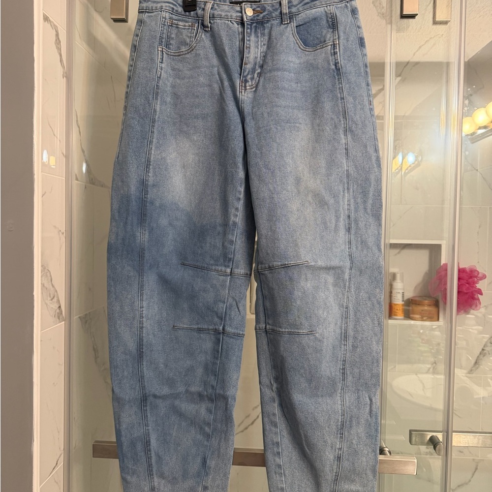Akira Barrel Blue Jeans